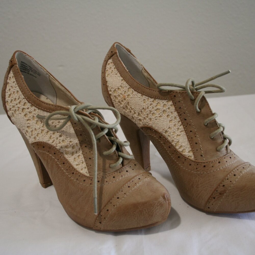 Not Rated Brown and White Lace-up Heels. Size 7.5 - Picture 10 of 11